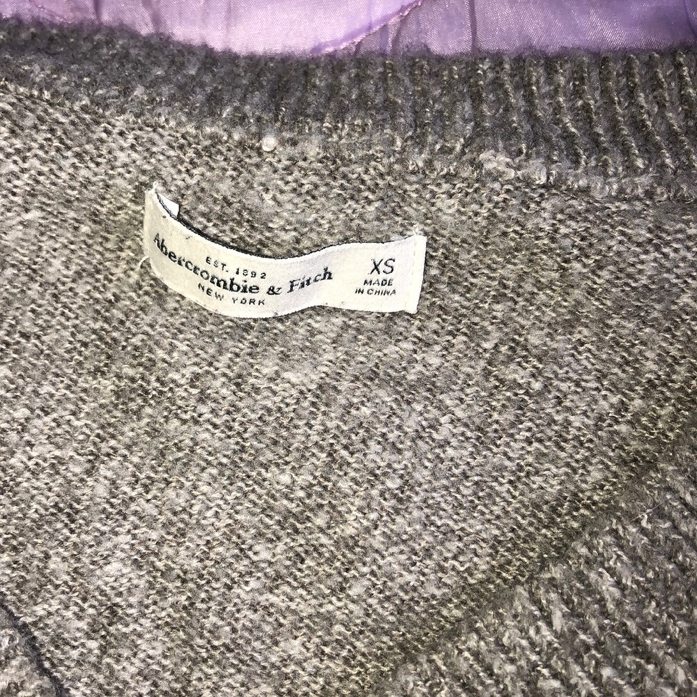 sweater - Picture 2 of 3